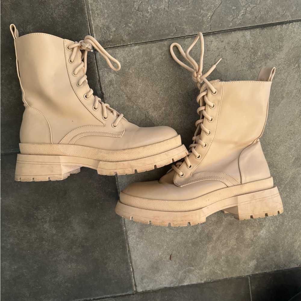 Combat boots